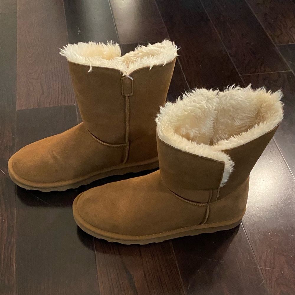 Ugg style boots